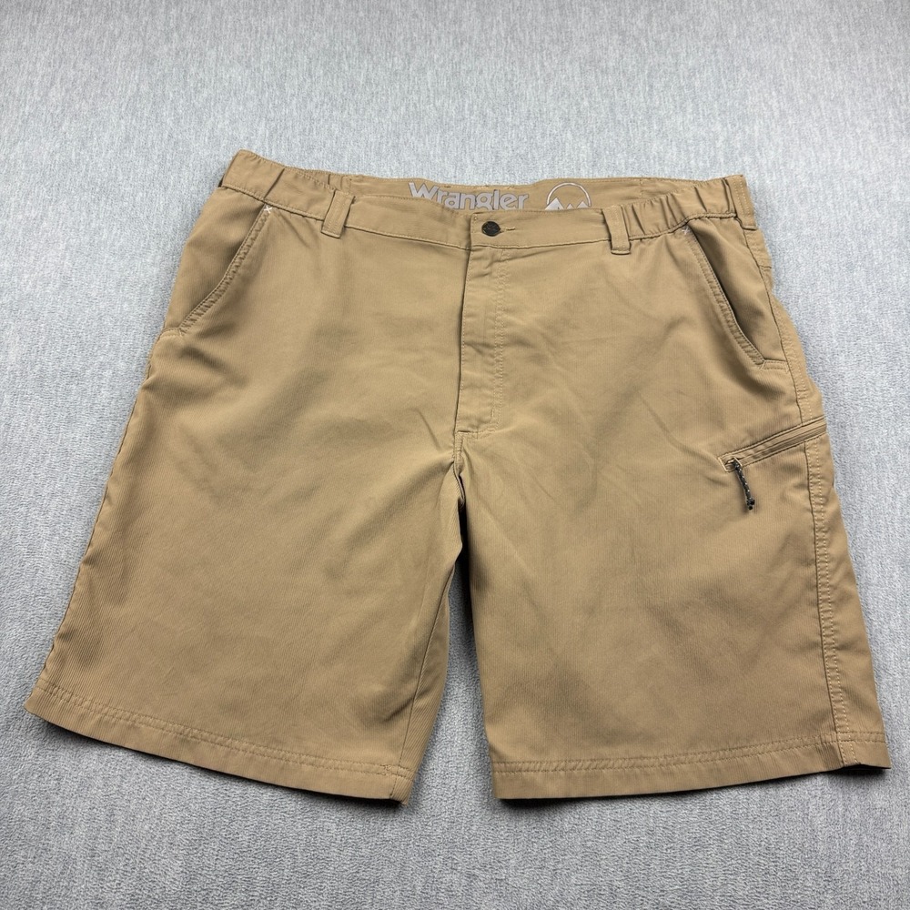 Wrangler Shorts Mens 40 Beige Elastic Waist Outdoor Performance Hiking Camping